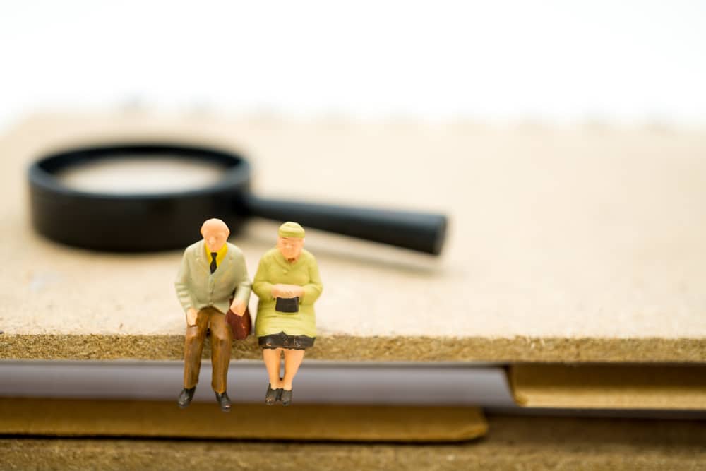 miniature sculpture of couple